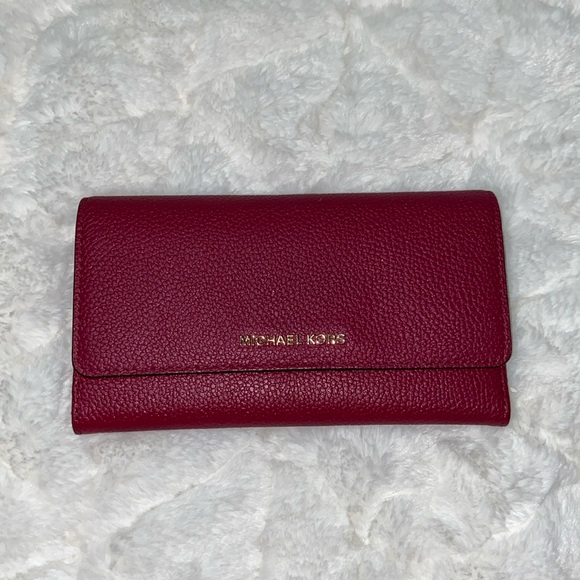 Nwot MICHAEL KORS JET SET TRAVEL LG TRIFOLD MERLOT - Picture 1 of 12